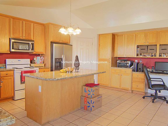 5 Kitchen View 2_08102017