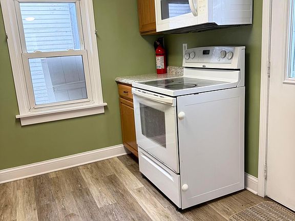 4th image of 224 N Water St