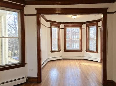 2nd image of 2925 N Sacramento Ave #2