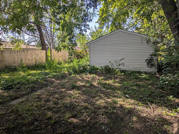 2nd image of 7622 Beech Ave