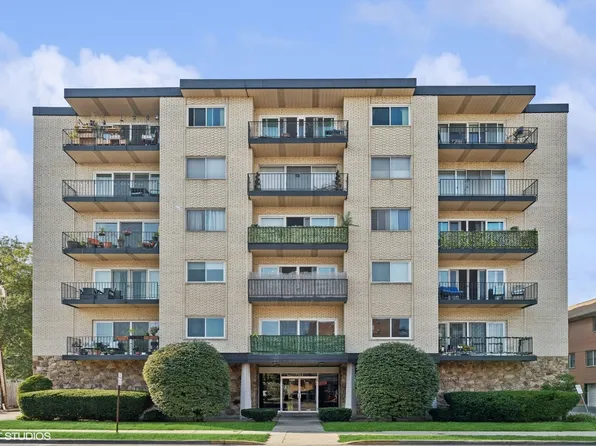 7314 Randolph St APT 3F, Forest Park, IL 60130