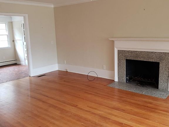 3rd image of 502 E Richardson Cir