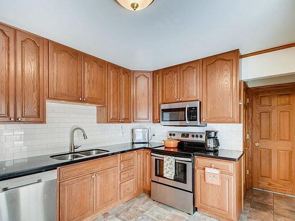 5th image of 2211 Irene St