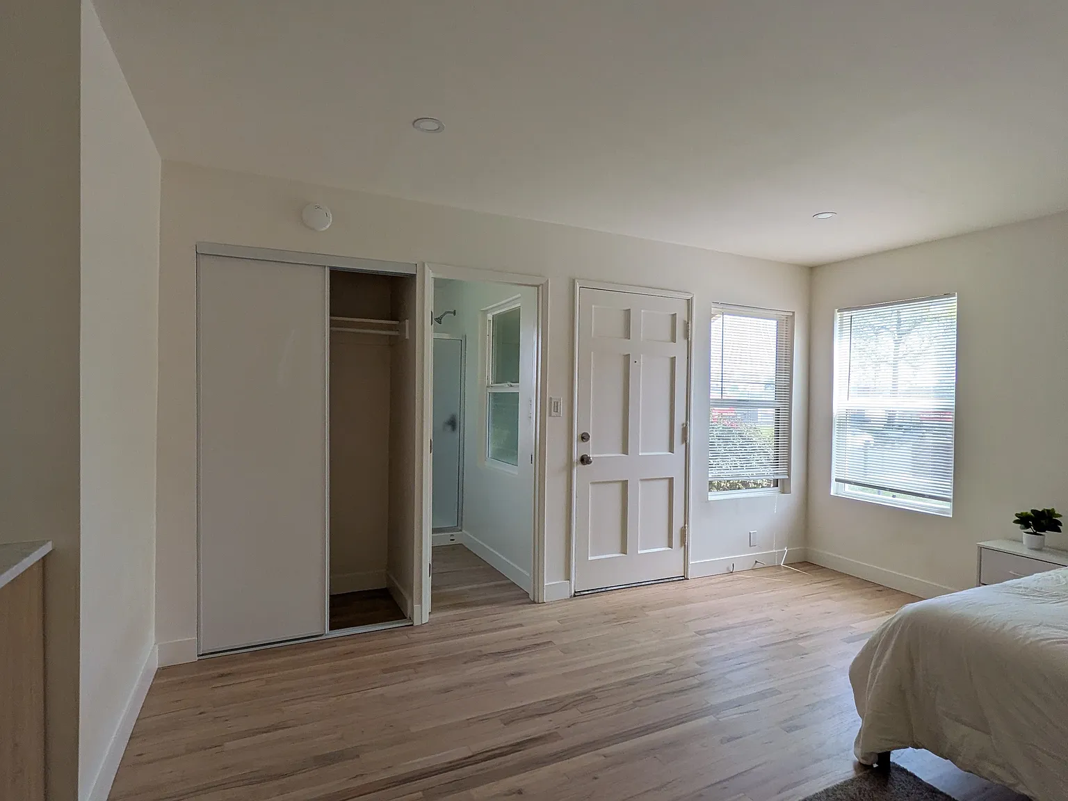 Studio, 370 sqft, $1,850 — Photo 4