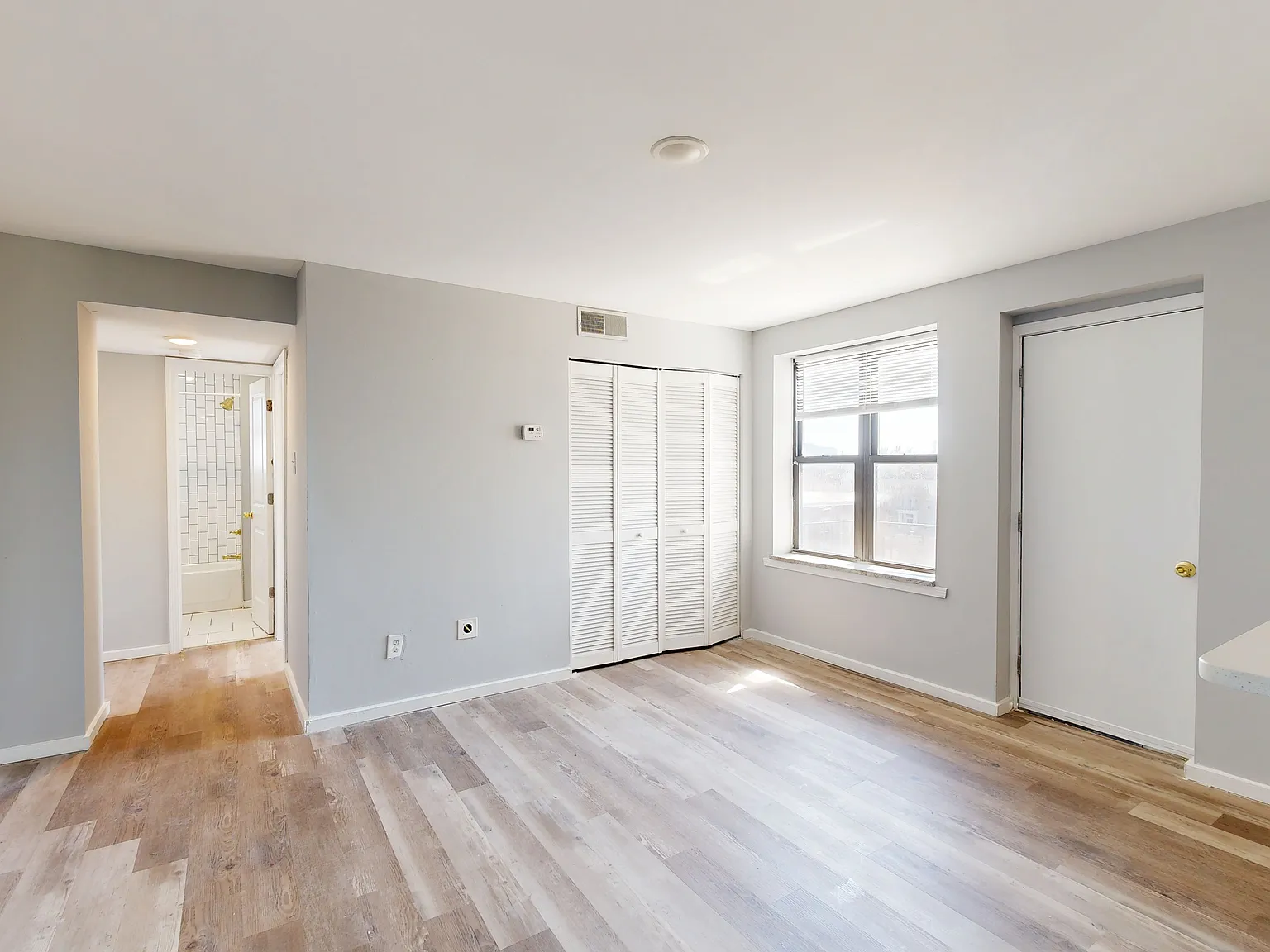 5474 Delmar Blvd — Photo 3