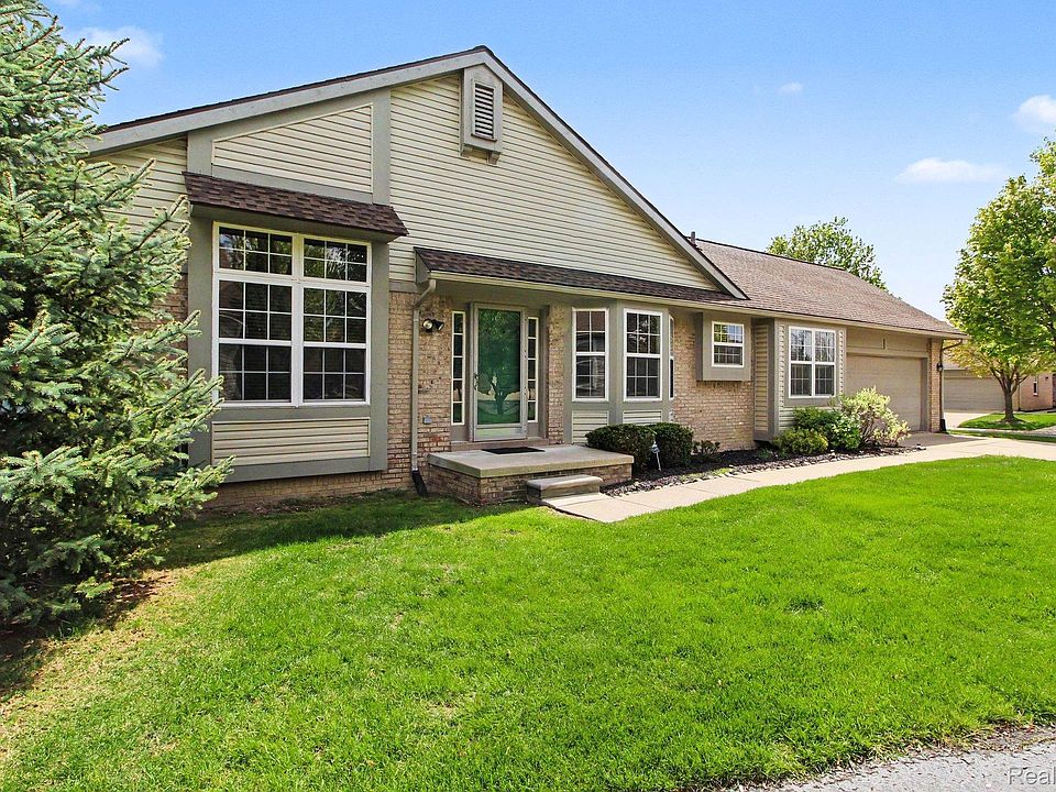 1st image of 22840 Woodcreek Dr