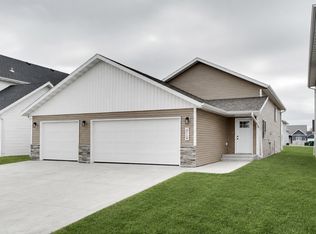 6796 Deer Creek Pkwy, Horace, ND 58104
