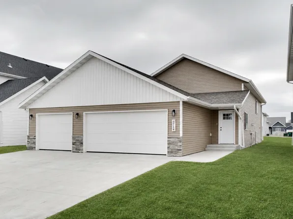 6796 Deer Creek Pkwy, Horace, ND 58104