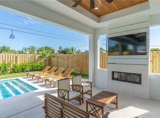 541 102nd Ave N, Naples, FL 34108