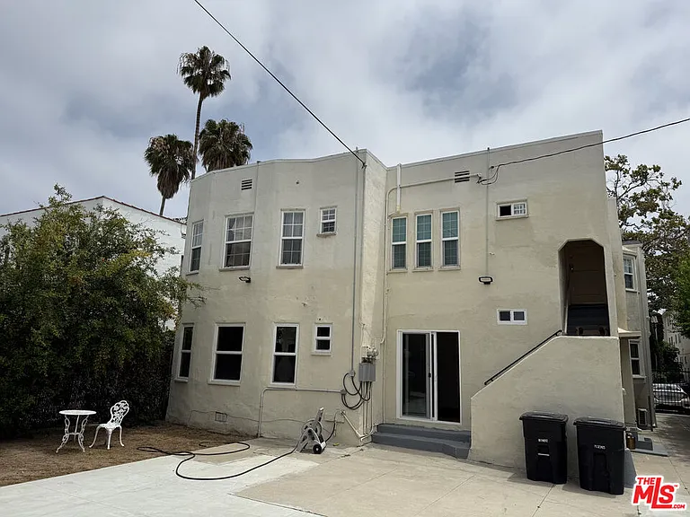 211 S Arnaz Dr #LOWER — Photo 34