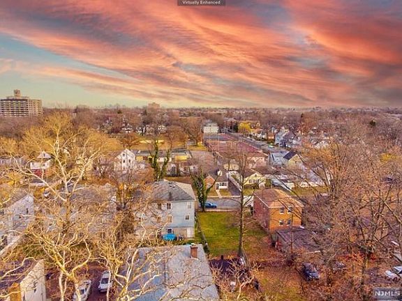 2nd image of 194 Shepard Ave