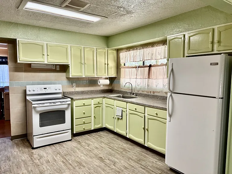 1721 Utah St NE — Photo 11