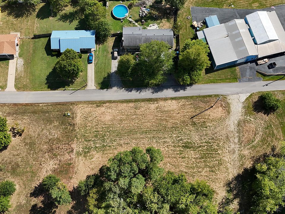 2nd image of 1013 McCormick Ln