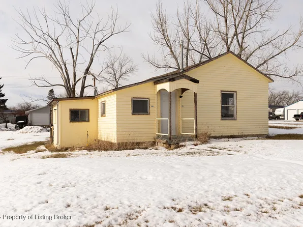 425 5th Ave SE, Beach, ND 58621