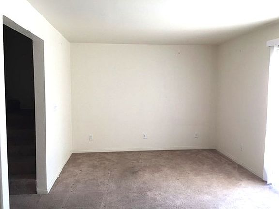 3rd image of 1620 Winchester Dr APT A