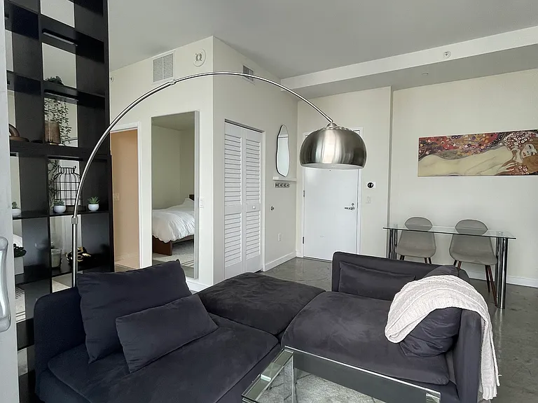 151 SE 1st St #Penthouse 06 — Photo 6