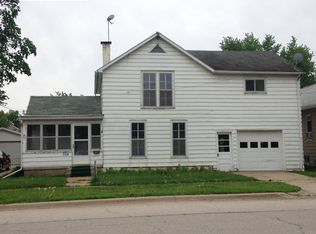 704 W Main St, Clinton, IL 61727