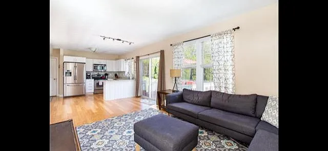 105 Goldenrod Dr — Photo 4
