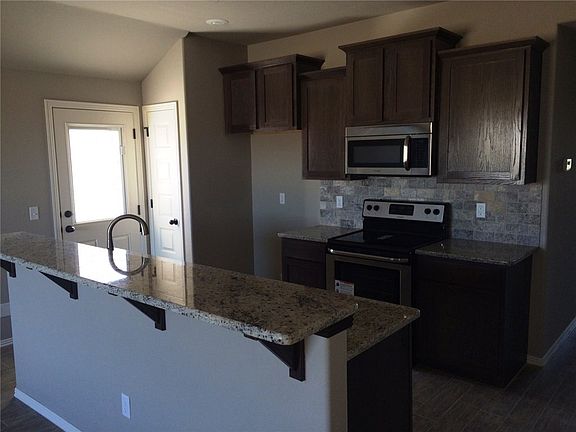 3rd image of 506 W Weymouth St