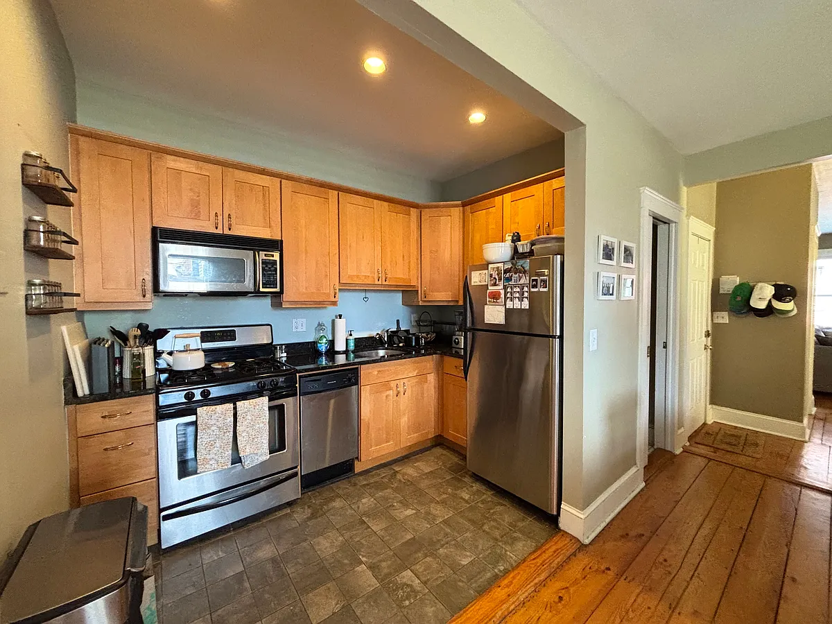Building Photo - 35 Mystic St #2