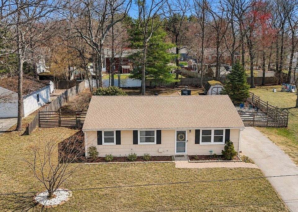 1st image of 5 Crestwood Ave