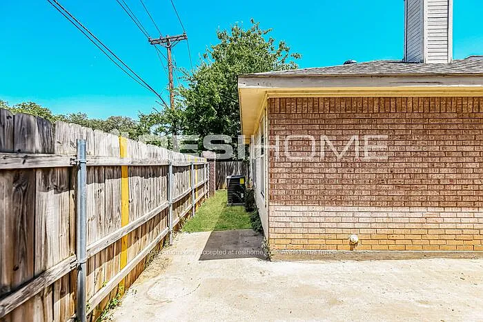 7425 Arbor Park Dr — Photo 13