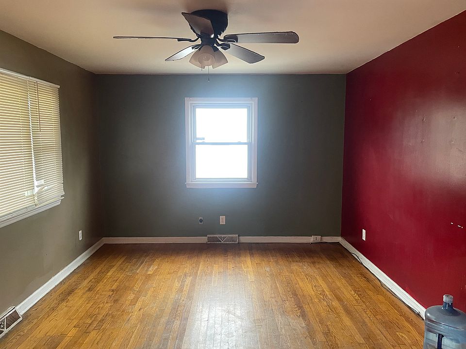 2nd image of 1413 Blueberry Ln