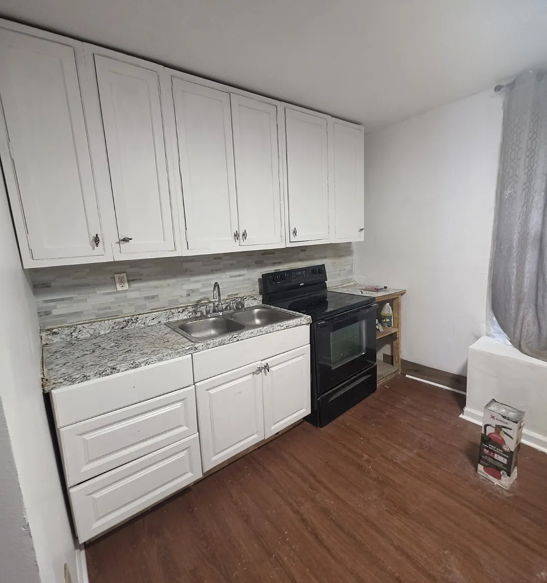 2445 W Oakdale St — Photo 1