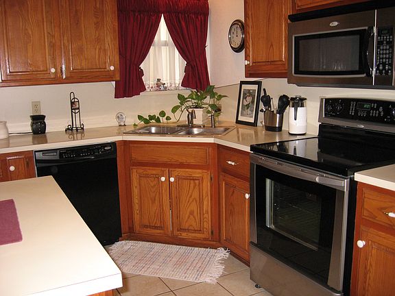 4th image of 6613 NW 123rd St