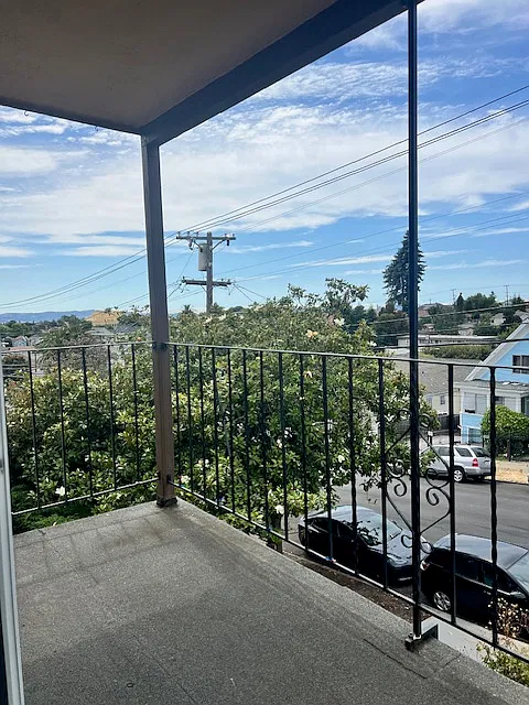 2 bed, 950 sqft, $2,150 — Photo 1