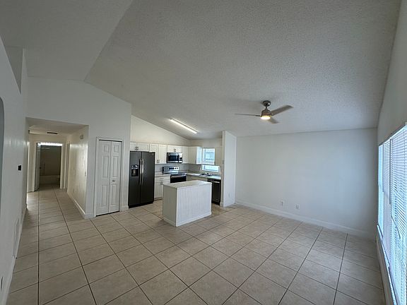 4th image of 313 Belvoir Dr