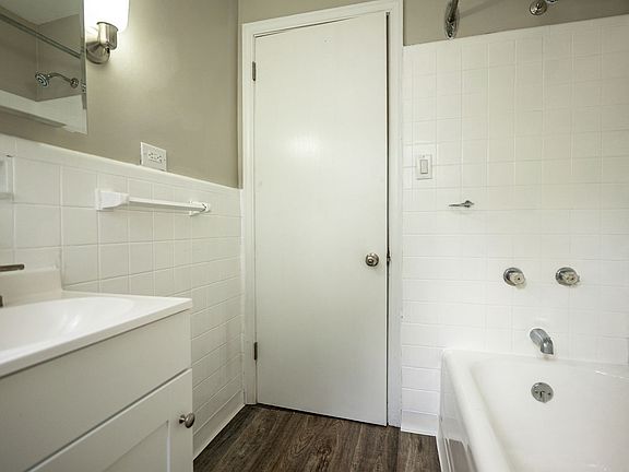 5th image of 1027 17th St NW APT 8