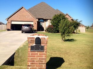 302 NE Road Runner Dr, Fletcher, OK 73541