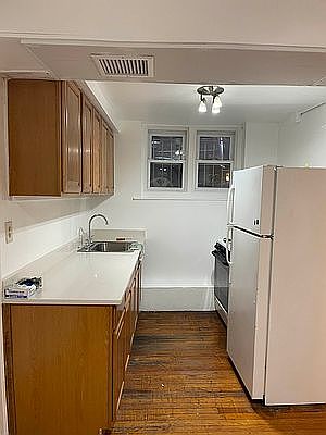 2nd image of 598 E 92nd St #Basement