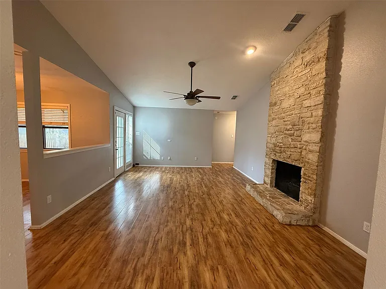 2811 Crownspoint Dr — Photo 8