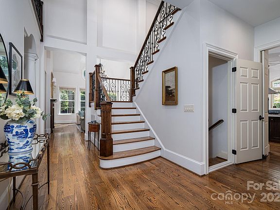 4th image of 8028 Water View Dr