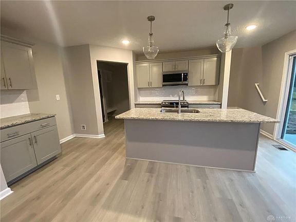 5th image of 70 Meadowgate Ct