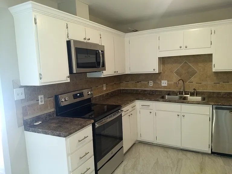 612 Germaine St #A — Photo 6