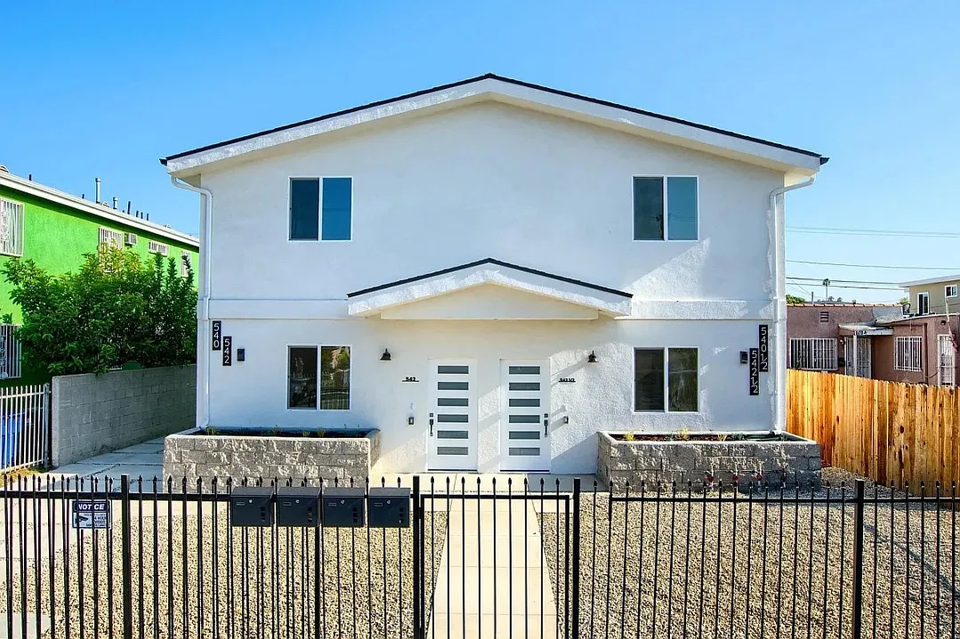 4 bed, 2.5 bath, 1600 sqft, $3,800 — Photo 1