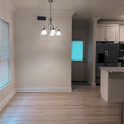 5th image of 517 E 35th Ave