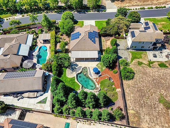 3rd image of 4481 Springhill Dr