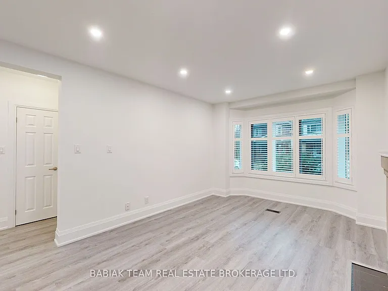 19 Grassmere Rd #MAIN — Photo 10