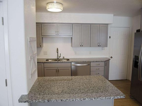 5th image of 648 Turner Dr NE