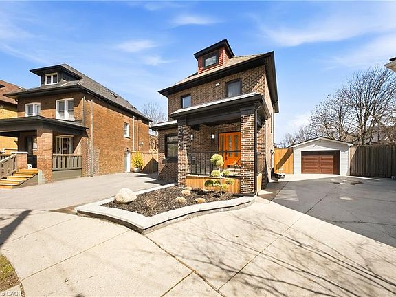 3rd image of 273 Stinson Cres