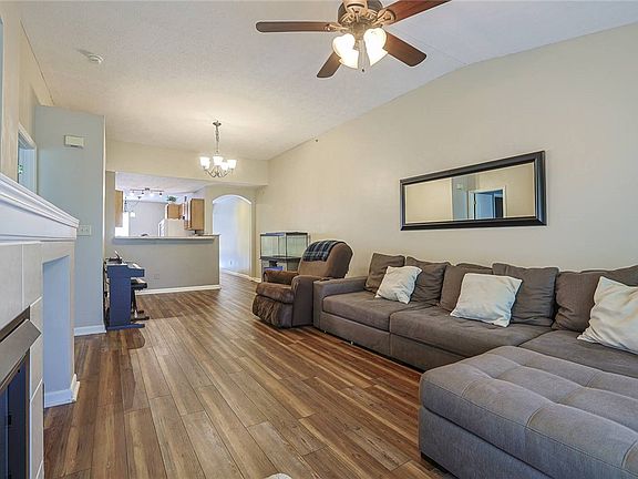 4th image of 1545 Weatherstone Cir