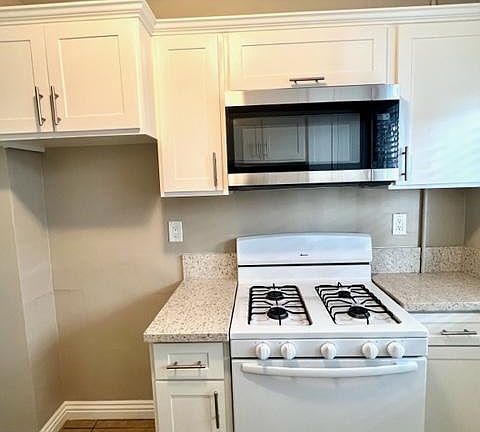3rd image of 1090 E San Antonio Dr APT A