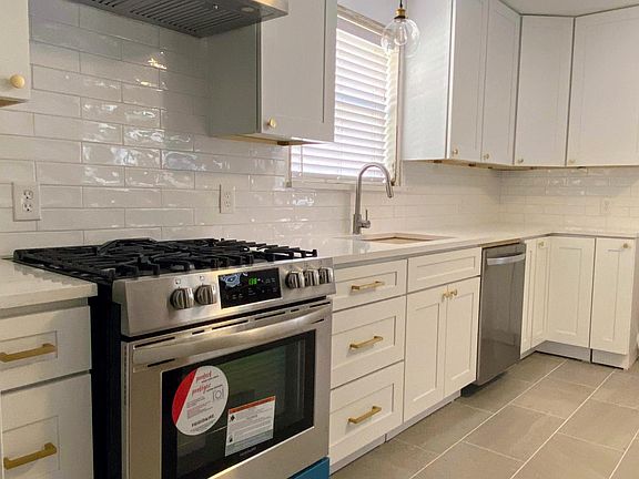 4th image of 4406 Santa Barbara Dr