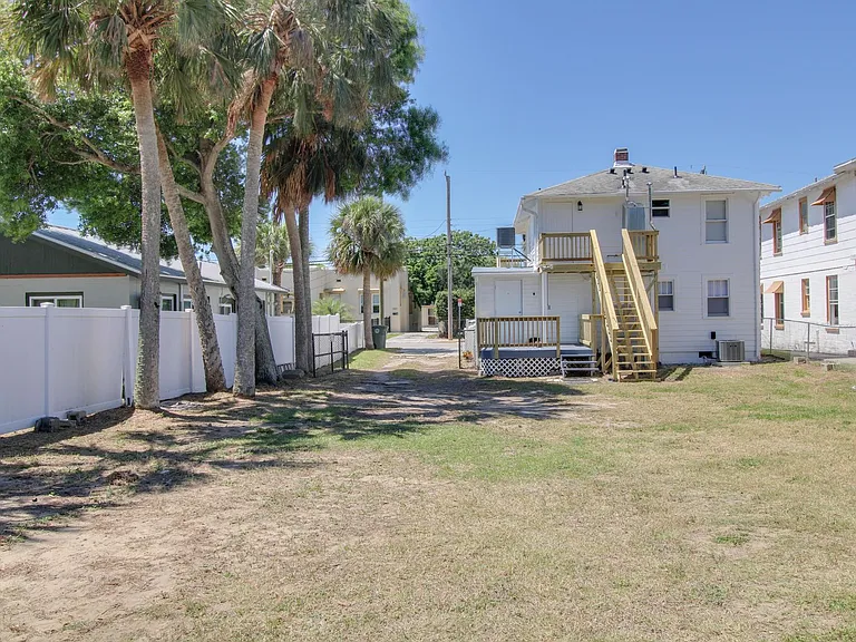 236 N Oleander Ave #2 — Photo 12