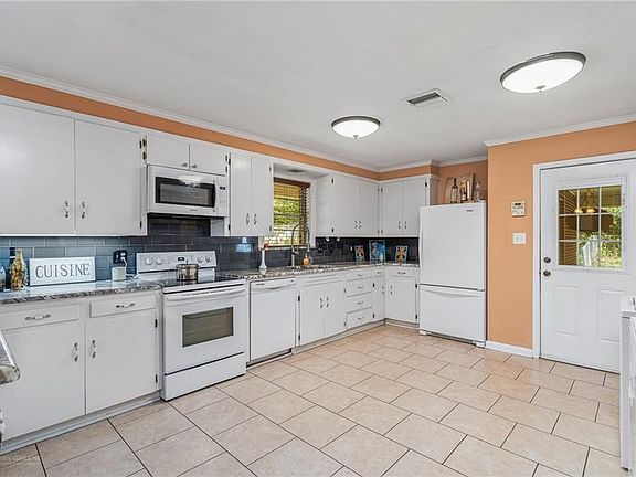 3rd image of 45 Lake Forest Hls
