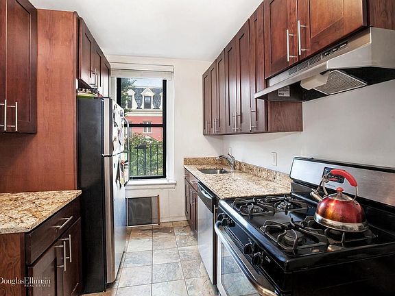 4th image of 107 Brooklyn Ave APT B2a